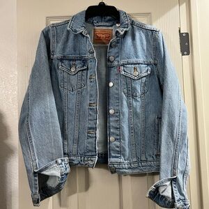 Levi's Women's Light Blue Denim Jacket